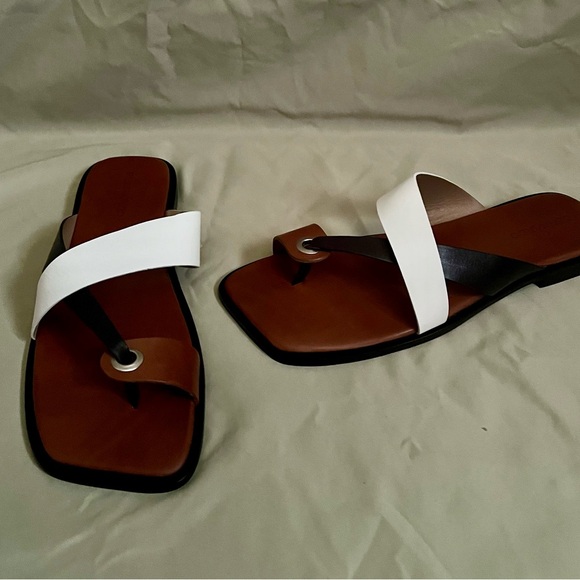 Bernardo Tia Sandal NEEDS IN BOX - Picture 2 of 2